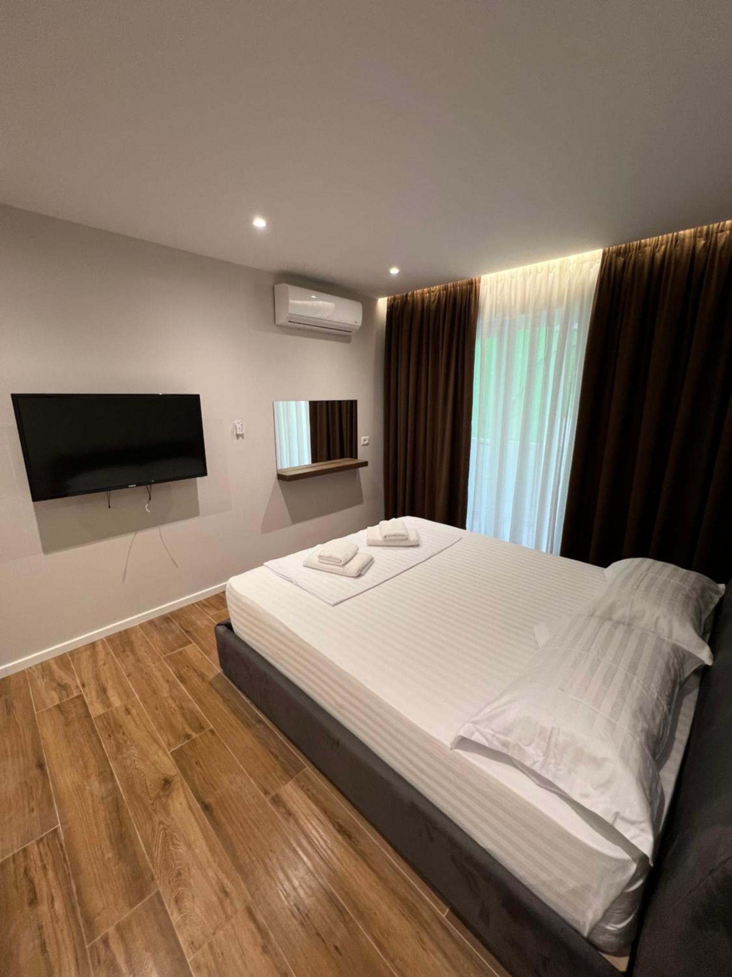 - Myslym Shyri Apartman